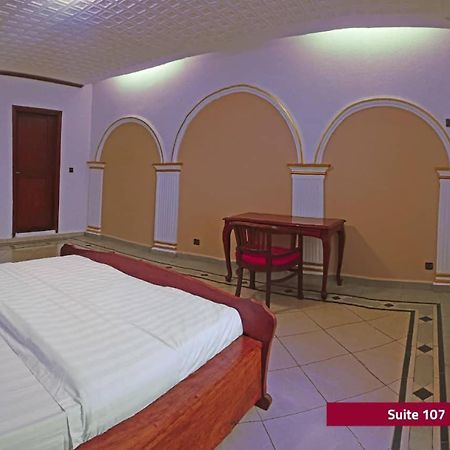 Hotel Le Majestic Douala Bagian luar foto