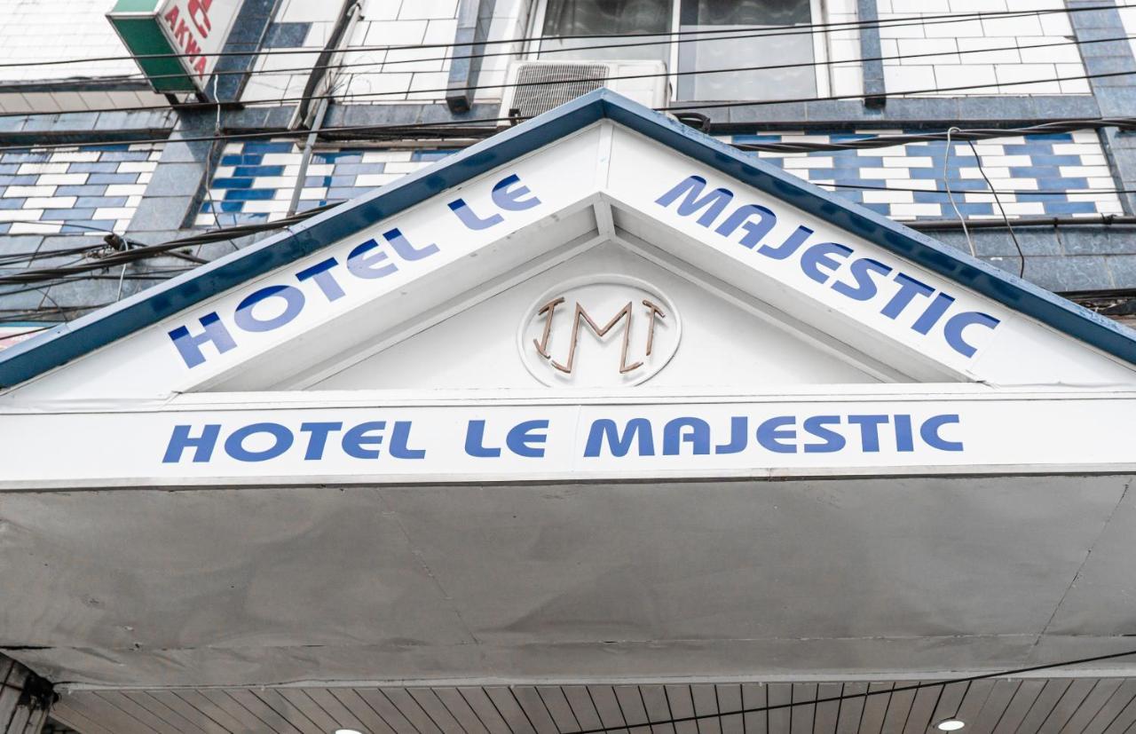 Hotel Le Majestic Douala Bagian luar foto