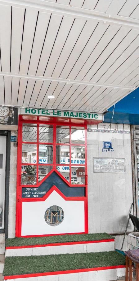 Hotel Le Majestic Douala Bagian luar foto