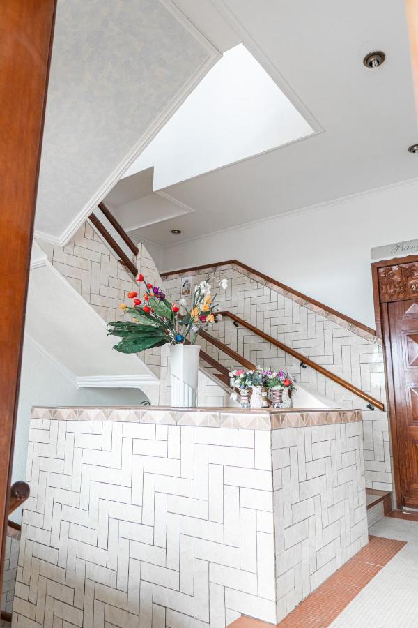 Hotel Le Majestic Douala Bagian luar foto