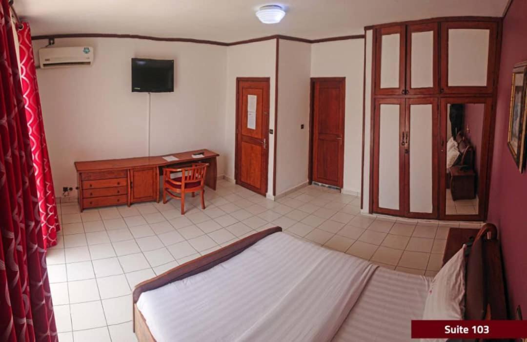 Hotel Le Majestic Douala Bagian luar foto
