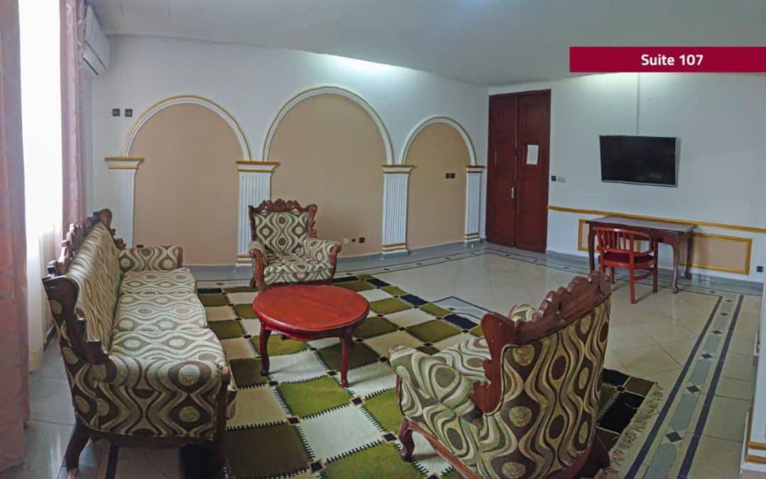 Hotel Le Majestic Douala Bagian luar foto
