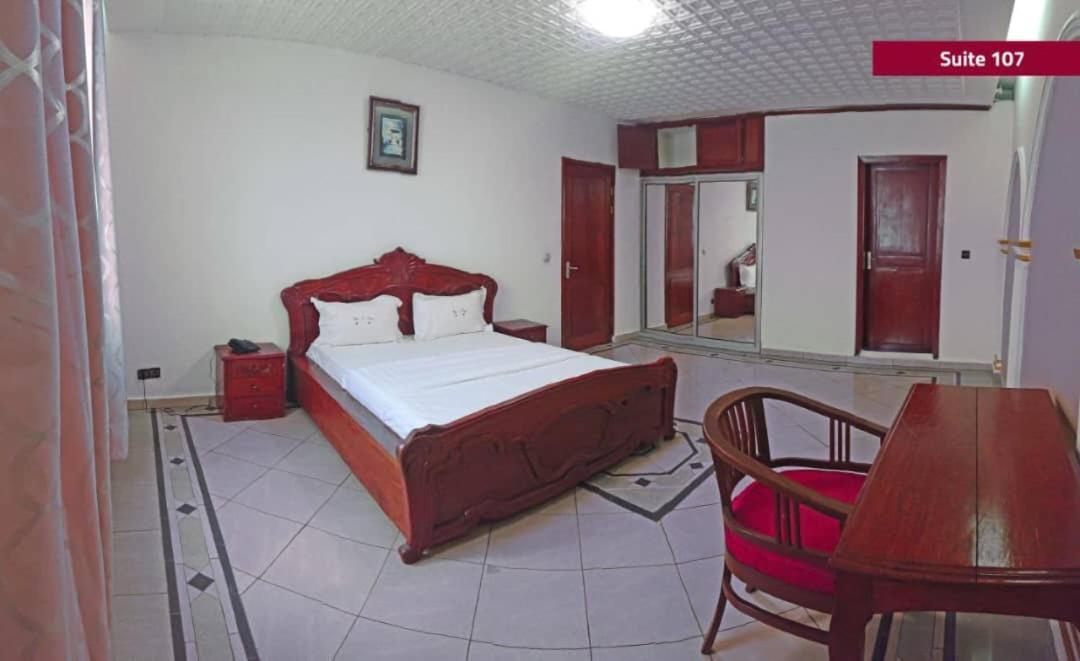 Hotel Le Majestic Douala Bagian luar foto