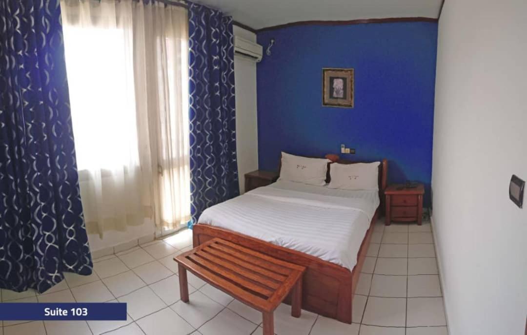 Hotel Le Majestic Douala Bagian luar foto