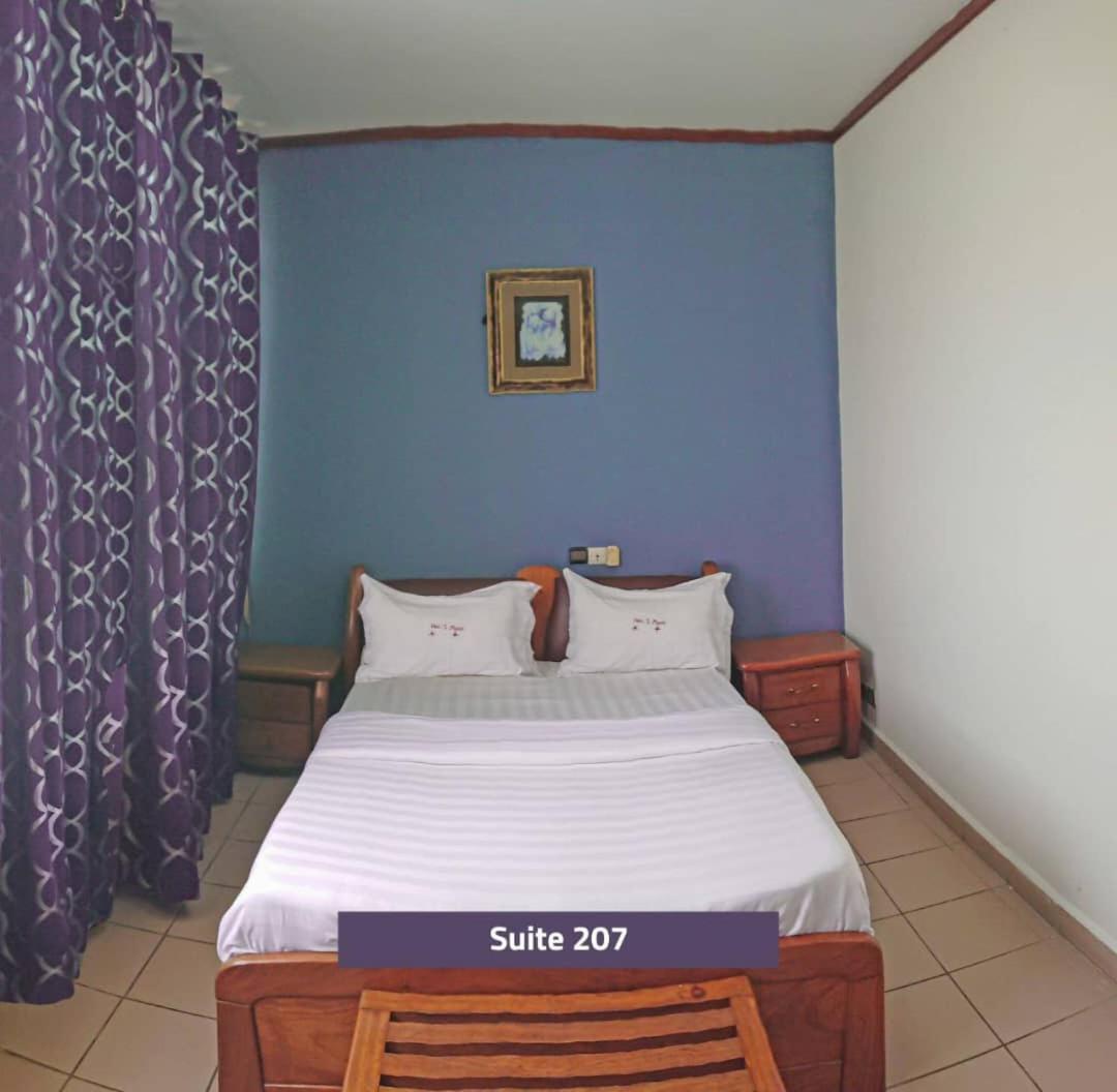 Hotel Le Majestic Douala Bagian luar foto