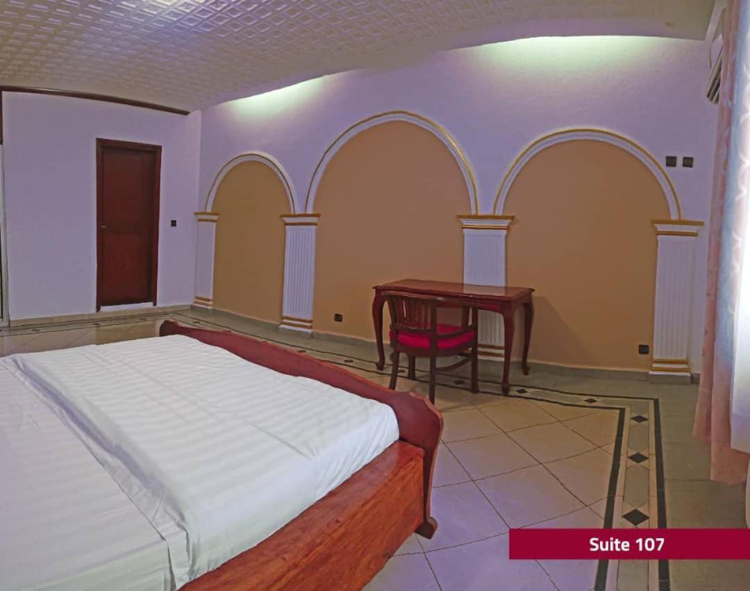 Hotel Le Majestic Douala Bagian luar foto